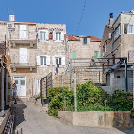Tiny Secret House Apartment Komiža Екстериор снимка