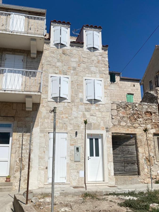 Tiny Secret House Apartment Komiža Екстериор снимка