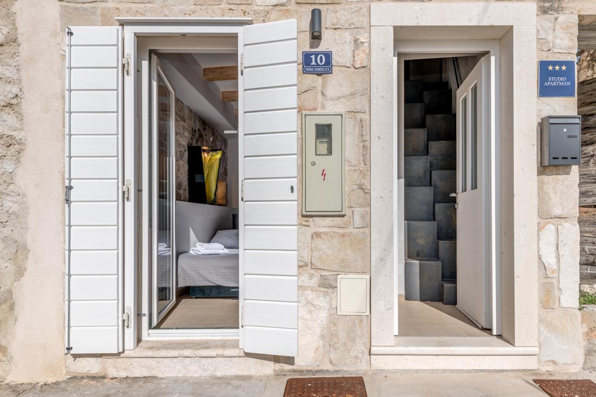 Tiny Secret House Apartment Komiža Екстериор снимка